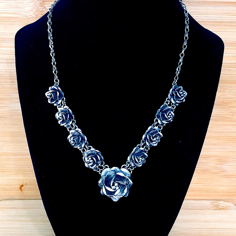 $212  Designer Estate Necklace  Roses in Sterling Silver  Marked TE18SCC MEXICO